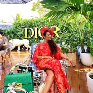 Meet your Posher, Posh